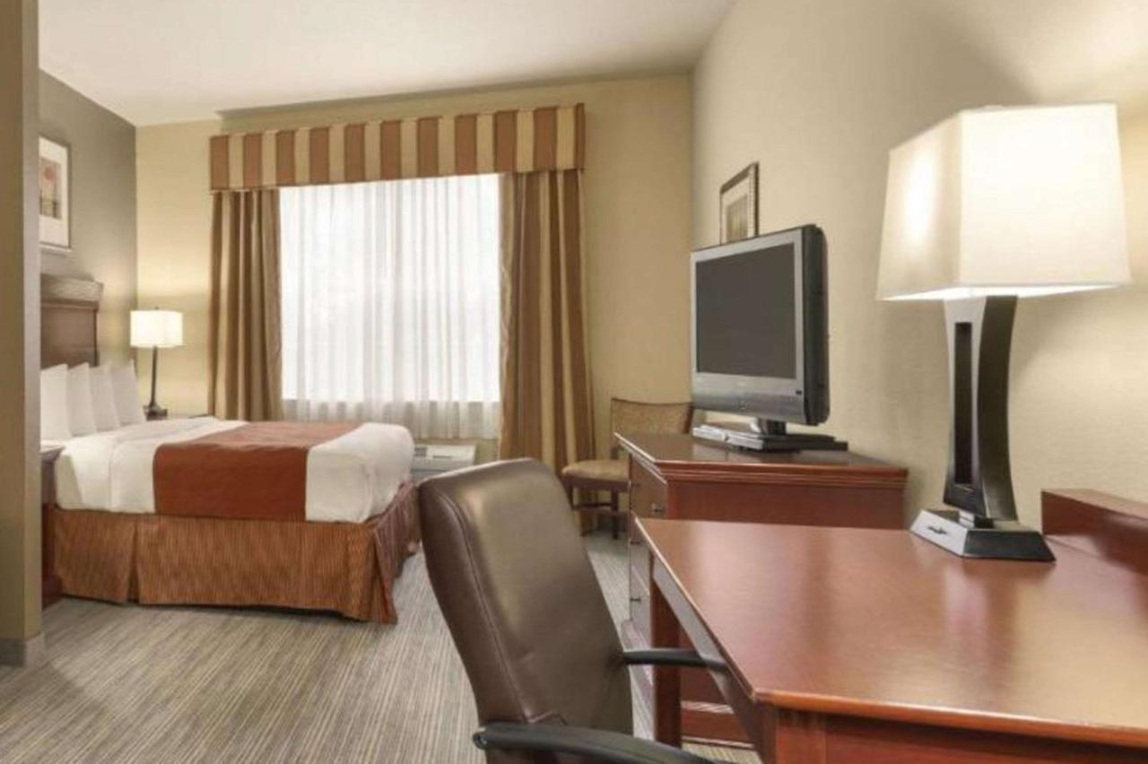 Seffner Inn And Suites Exterior photo