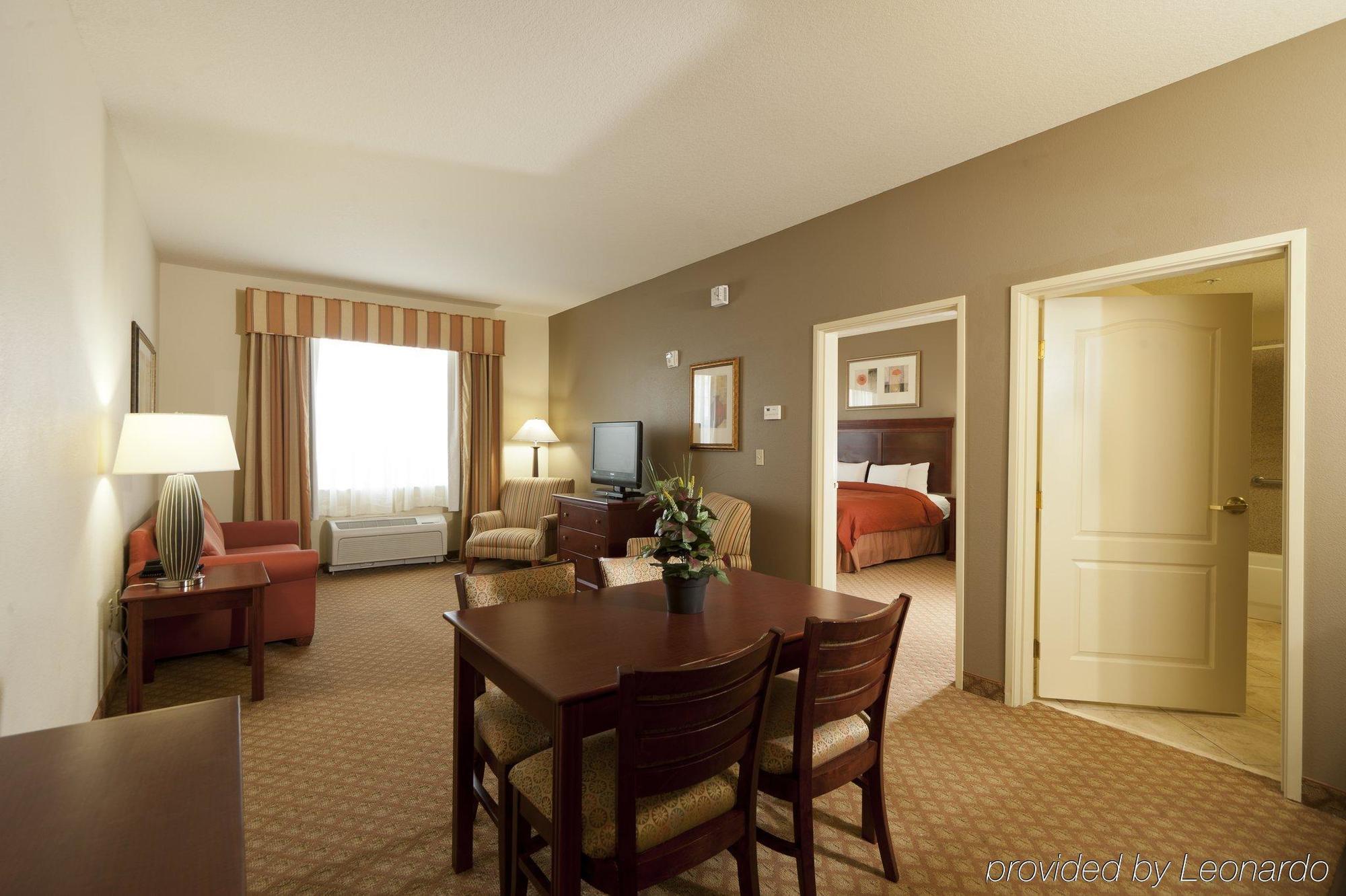 Seffner Inn And Suites Exterior photo