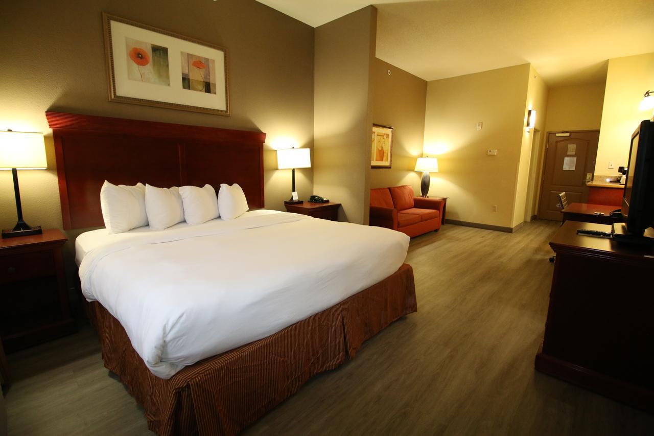 Seffner Inn And Suites Exterior photo