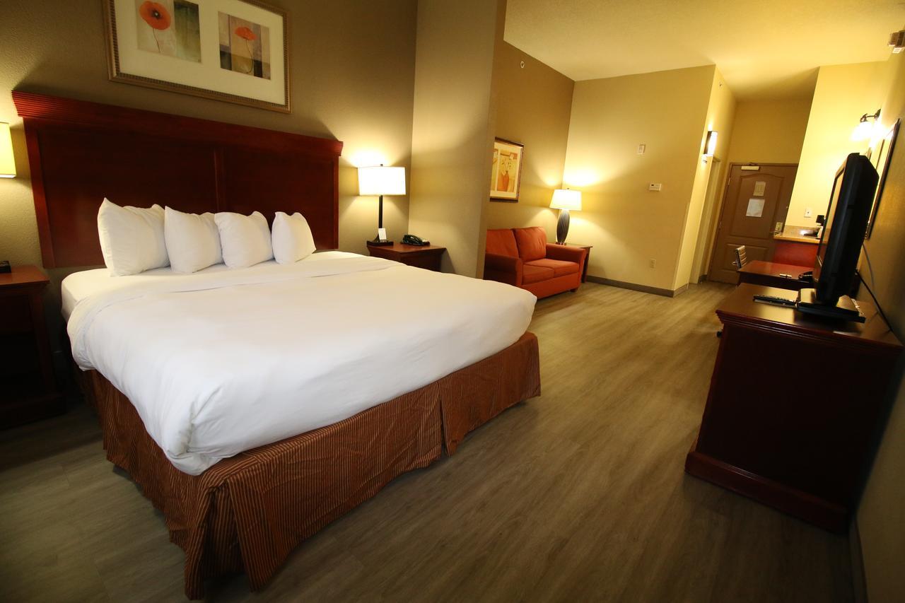 Seffner Inn And Suites Exterior photo
